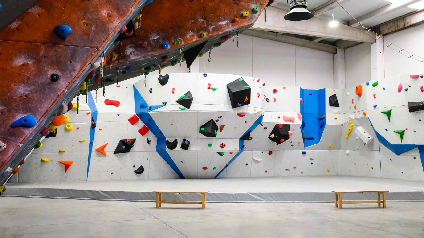 Primer hangar de Rock & Wall